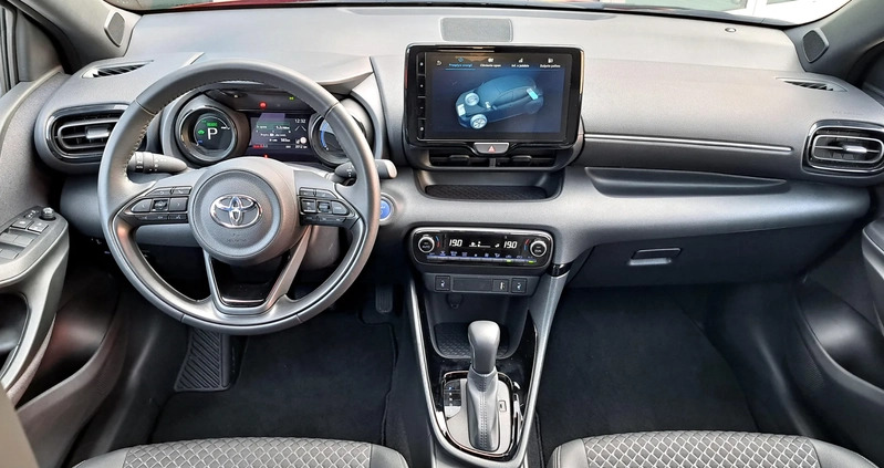 Toyota Yaris cena 105900 przebieg: 2100, rok produkcji 2023 z Kołobrzeg małe 154